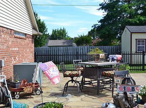 4th image of 812 Cedar Creek Cir