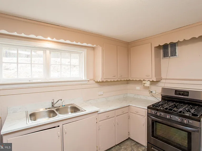 120 Tabor Rd — Photo 35
