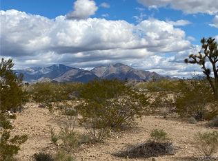 13745 S Carrow Rd, Yucca, AZ 86438