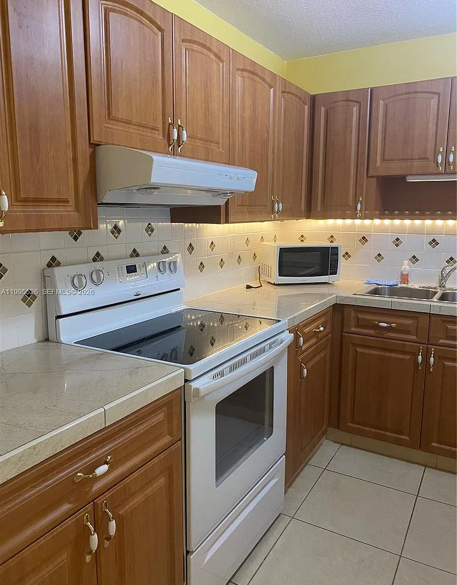 Wisperwood Village Condo — Photo 2