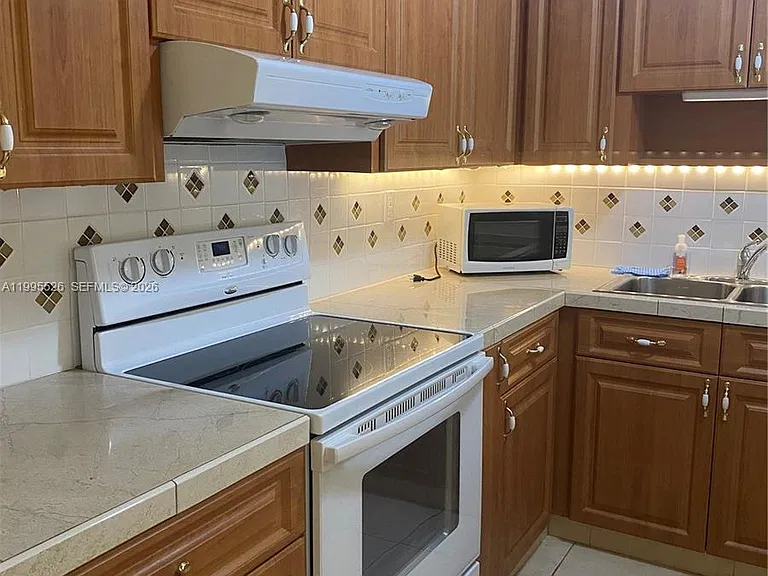 9301 SW 92nd Ave #210-C — Photo 2