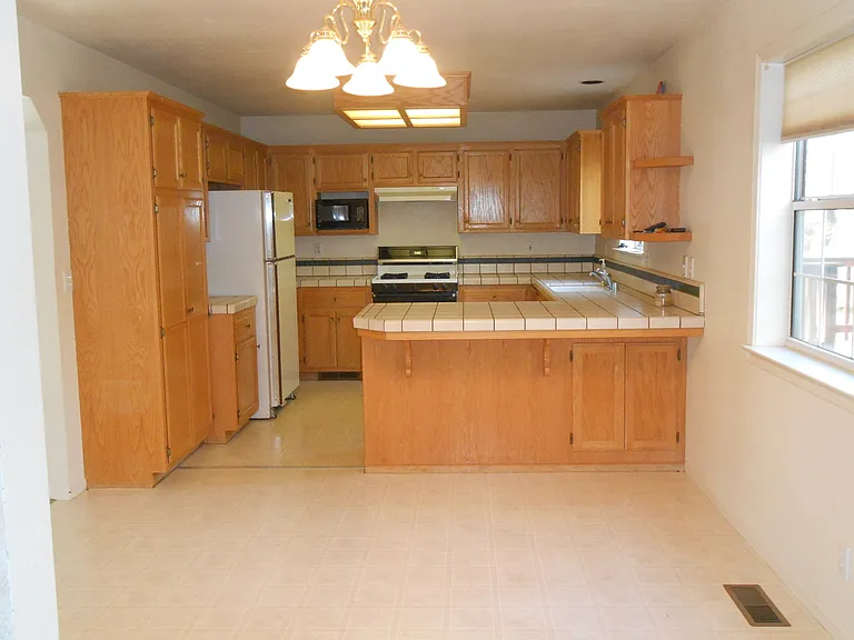 4896 Chateau Way — Photo 7