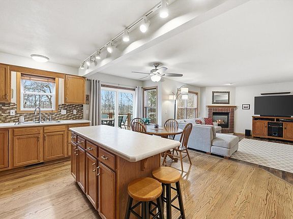 4th image of 944 Ridgeway CIRCLE