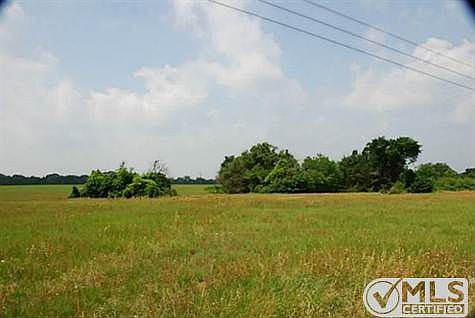 4th image of 975 County Road 2220