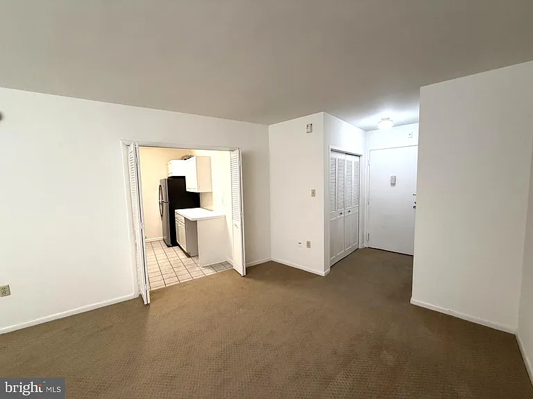 10401 Grosvenor Pl #328 — Photo 8