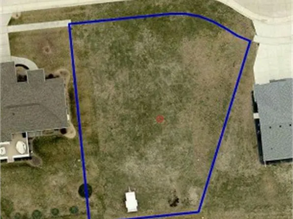 2743 Rainbow Ct, Mason City, IA 50401