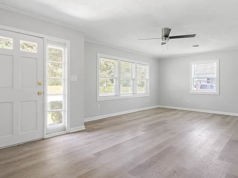 34132 Clay Rd — Photo 2