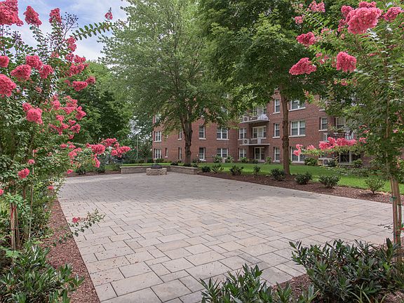 The Metropolitan Apartments Courtyard