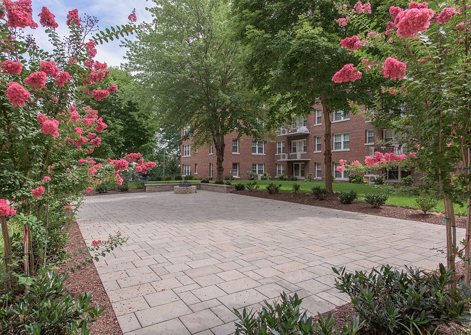 The Metropolitan Apartments Courtyard