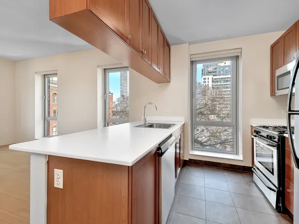 373 Wythe Avenue image 4 of 13