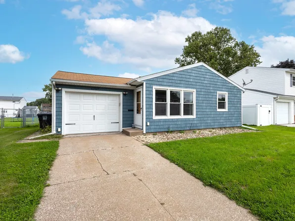 4737 19th Ave, Moline, IL 61265