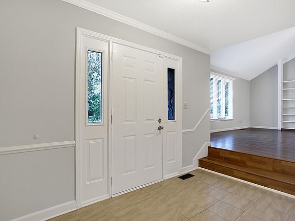 5th image of 95 Chesterfield Dr