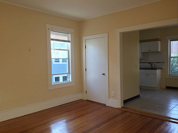 3rd image of 8 Bennett St #1