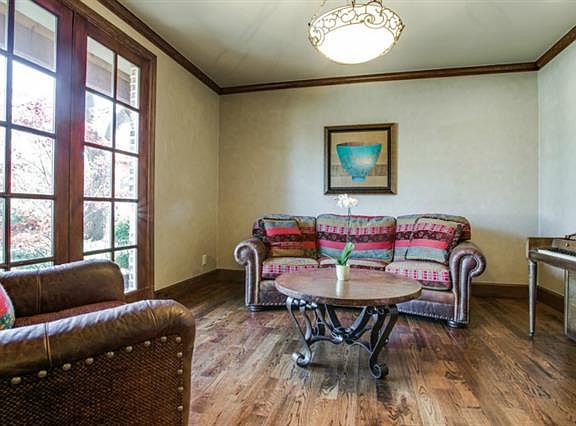 5th image of 10141 Rockmoor Dr