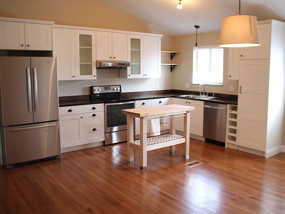 1st image of 427 E North St #1
