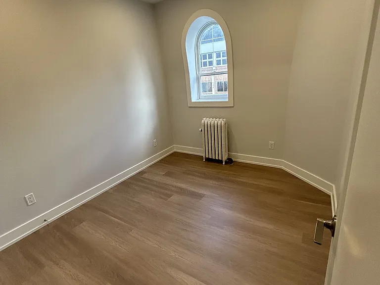 592 Church St #10 — Photo 12