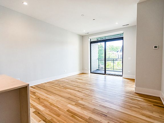 4th image of 4747-59 N Ashland Ave #4747-407