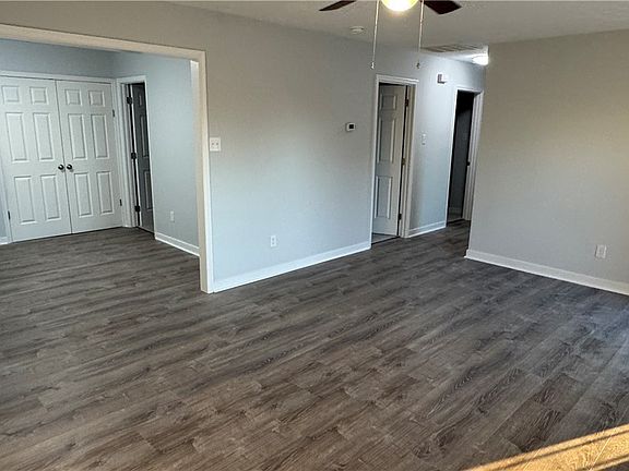3rd image of 23 N Kalmia Ave
