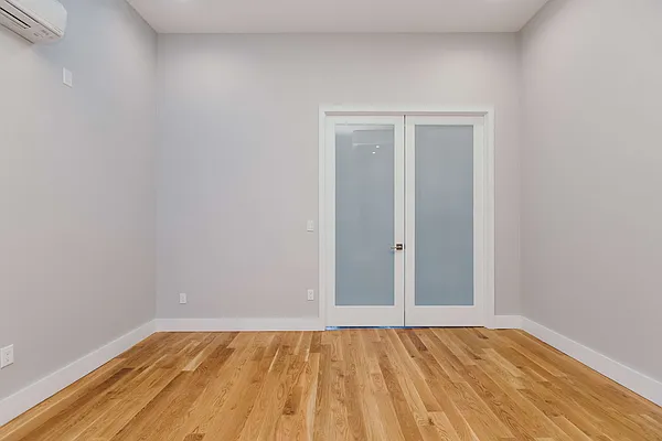 Rented by Nooklyn NYC LLC | media 18