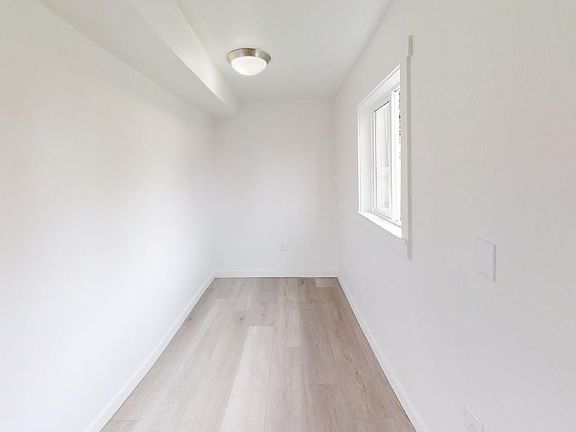 3rd image of 11518 NE Sandy Blvd #10