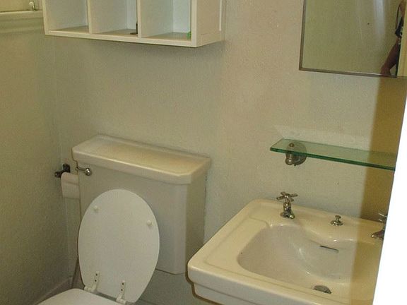 5th image of 915 E Ocean Blvd APT 14