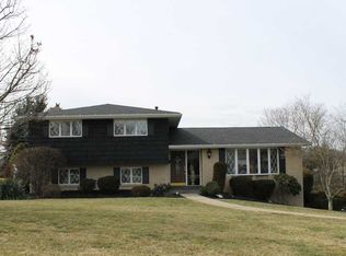 320 McGregor Dr, Canonsburg, PA 15317