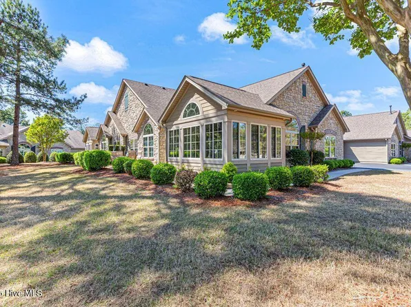 105 W Chelsea Court, Southern Pines, NC 28387