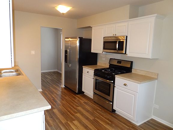 2nd image of 905 Knottingham Dr APT 2A