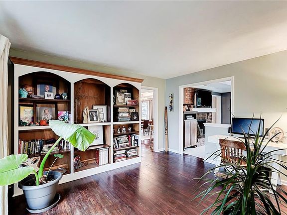 3rd image of 4328 Briarwood Dr
