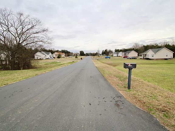4th image of 2417 Foxfire Ln