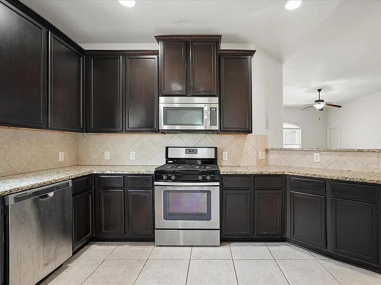411 Winchester Dr — Photo 28