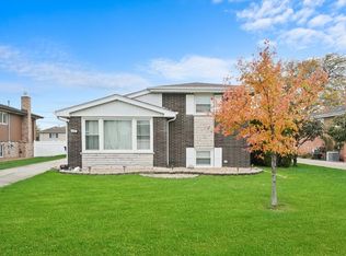 8836 McVicker Ave, Oak Lawn, IL