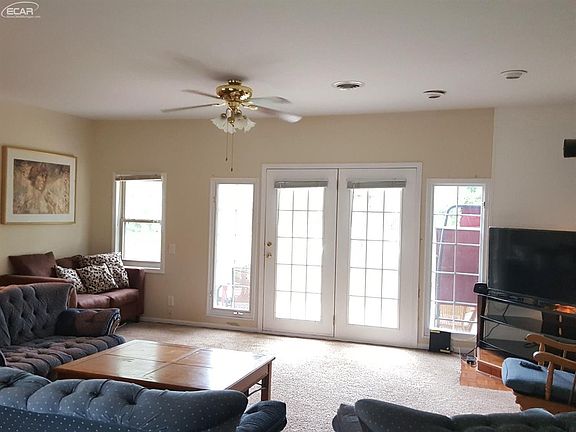3rd image of 6475 Wagner Ave