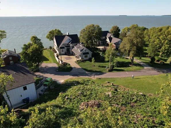 4264 E Cliff Rd, Pt Clinton, OH 43452