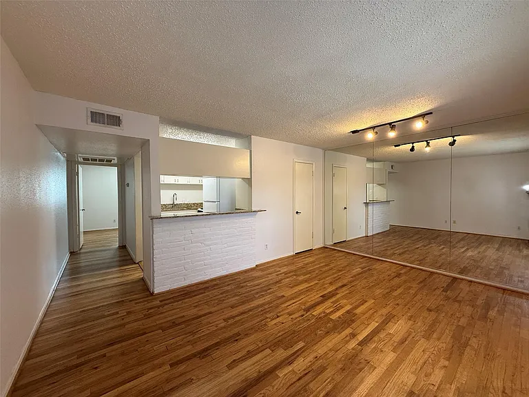 1801 Cortlandt St #17 — Photo 12