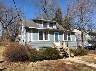 404 Marquette Ave, Cary, IL 60013