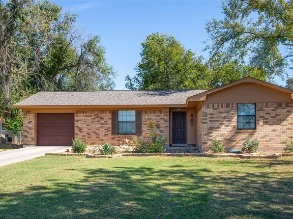 2004 Calvert Rd, Brownwood, TX 76801