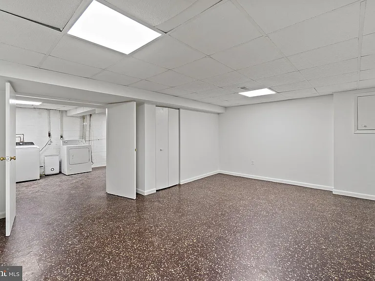 1110 Chiswell Ln — Photo 20