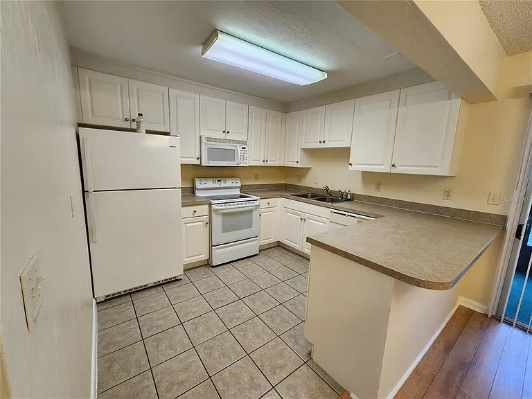 501 SW 75th St #A14 — Photo 12
