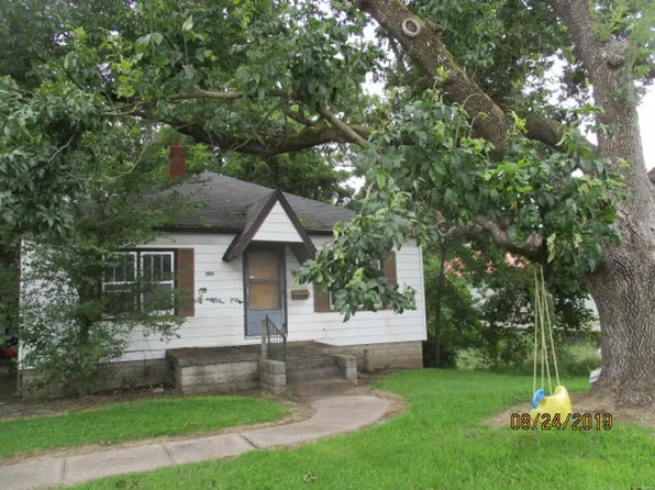 436 W Macarthur Dr, Cottage Hills, IL 62018