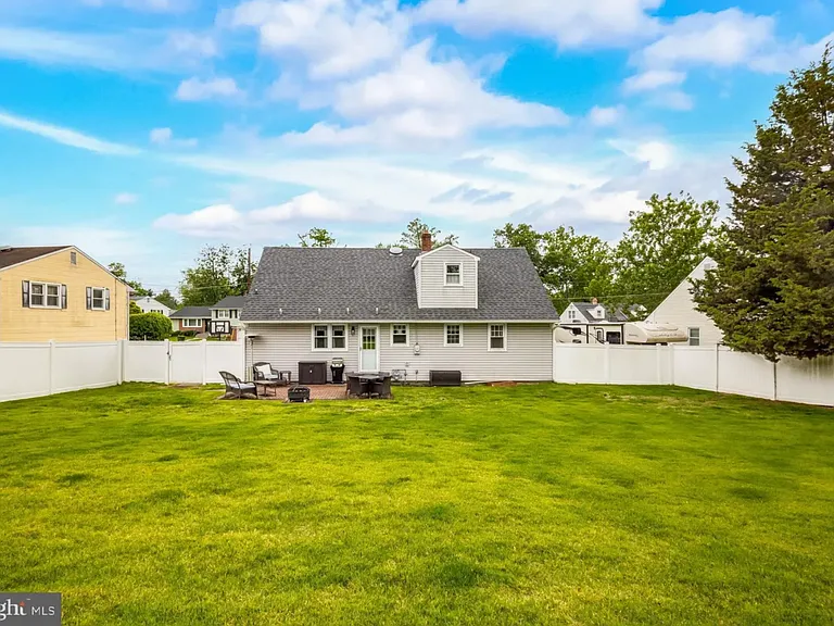 126 Greenwood Rd — Photo 15