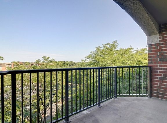 3rd image of 509 Aurora Ave Unit 602