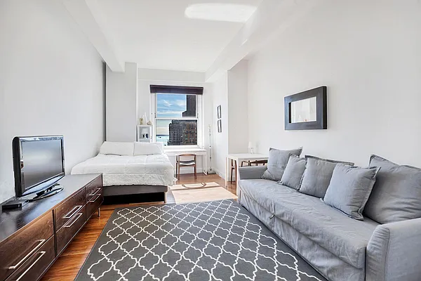 Rented by Bond New York | media 12