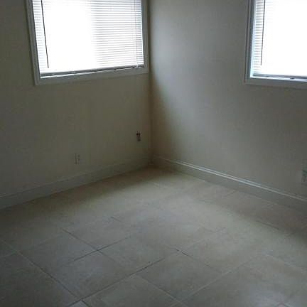 5th image of 808 Lighthouse Dr APT A