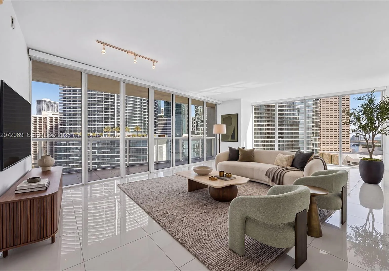 Iconbrickell Condo No 1 — Photo 4