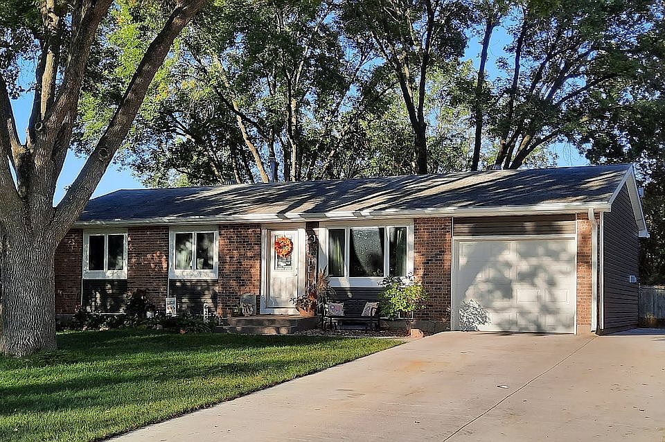 1st image of 625 Douglas Cir