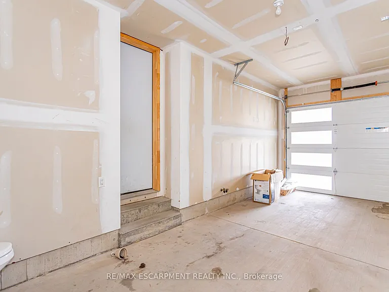 941 Manhattan Way — Photo 32