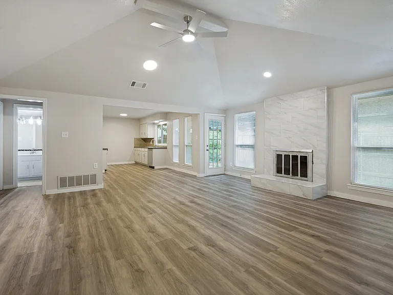 2208 Placid Dr — Photo 2