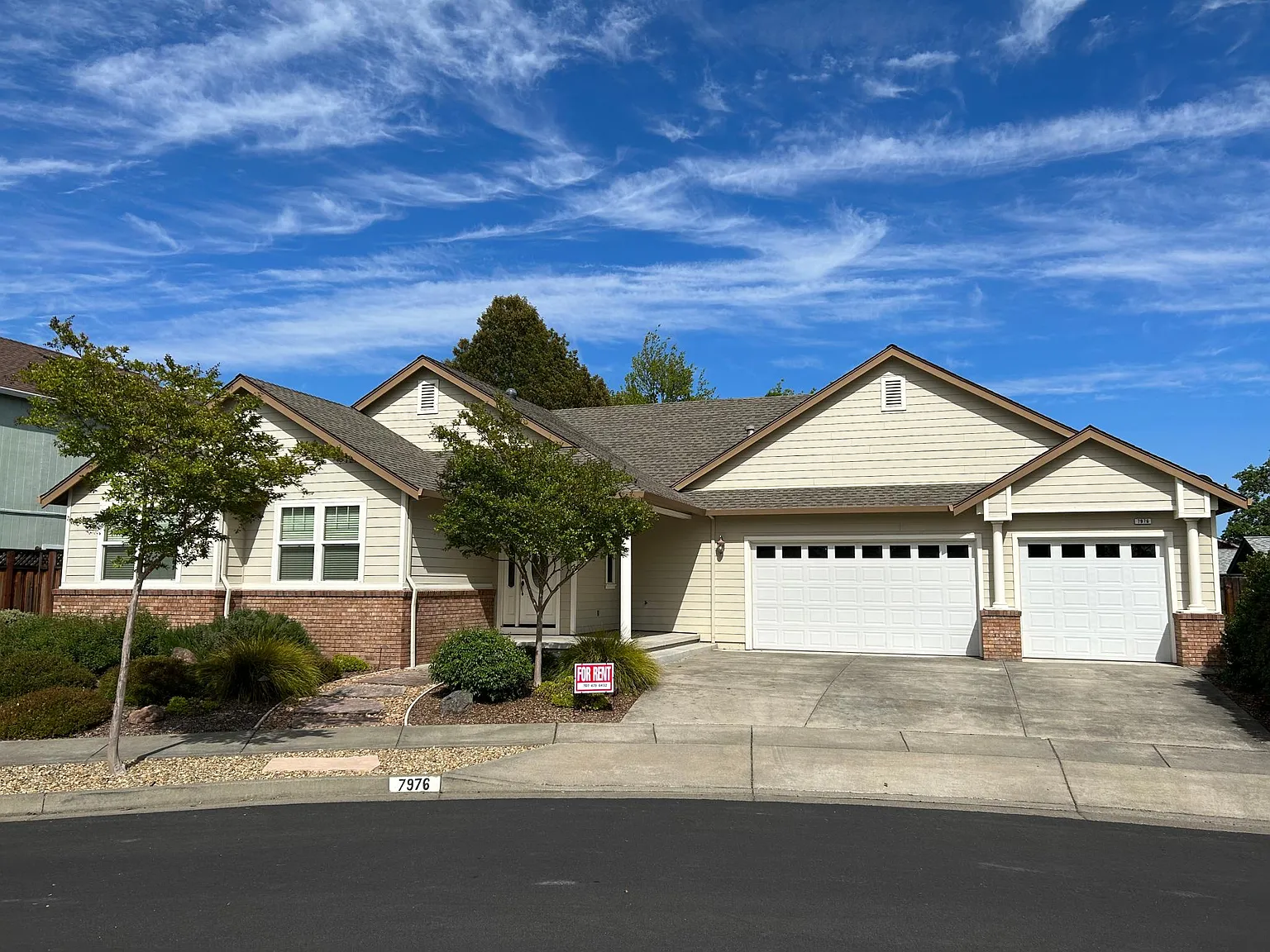7976 Creekside Dr — Photo 1