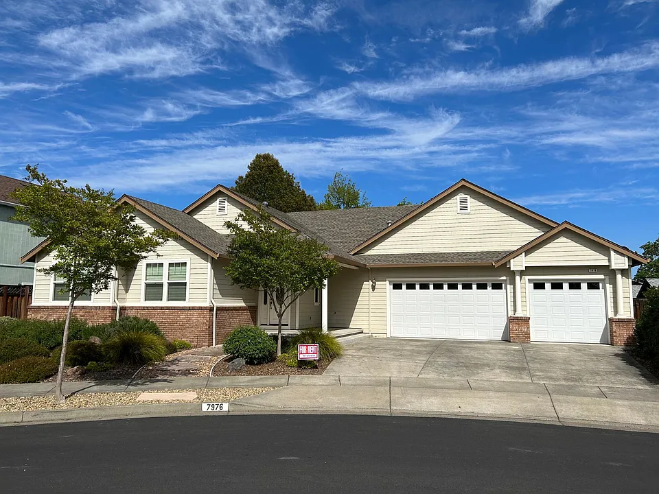 7976 Creekside Dr